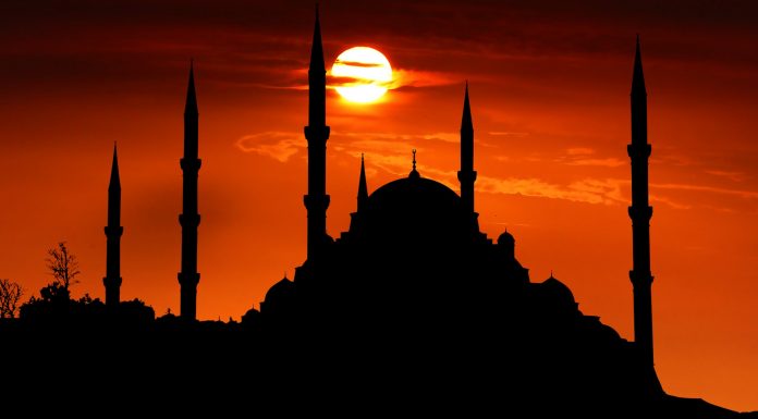 Keuntungan Penjual Nasi Kapau Senen Naik 5x Lipat, Ini Keberkahan di Bulan Ramadhan! Keuntungan Penjual Nasi 2