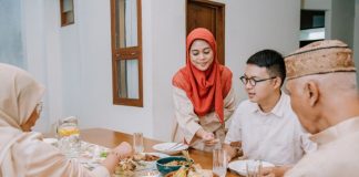Keutamaan Sahur Bersama Keluarga