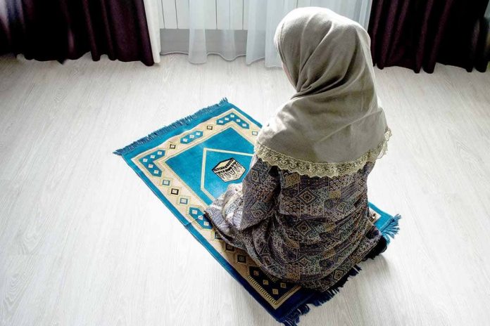Keutamaan Sholat di Rumah 2 Keutamaan Sholat di Rumah 2
