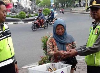 Kisah Kejujuran Ibu Penjual Sayur di Kebumen