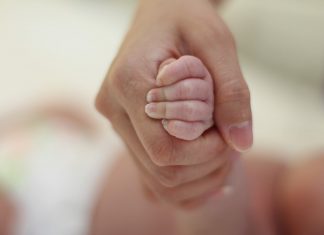 Kisah Maia Estianty Tidak Bisa Peluk Anak-Anaknya dan Begini Hukumnya