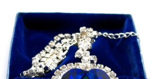 kisah-islamiabu-bakr-al-bazaaz-dan-kalung-berlian