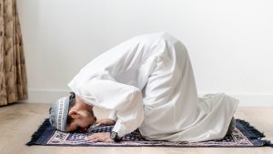 Korban Mobil Tertabrak Kereta dan Sholat Dekatkan Pertolongan Allah