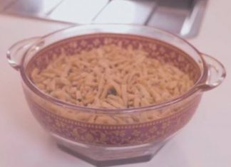 Pandangan Islam tentang Aurel Sekeluarga yang Makan Kue Bawang Mama Fuji Kue bawang
