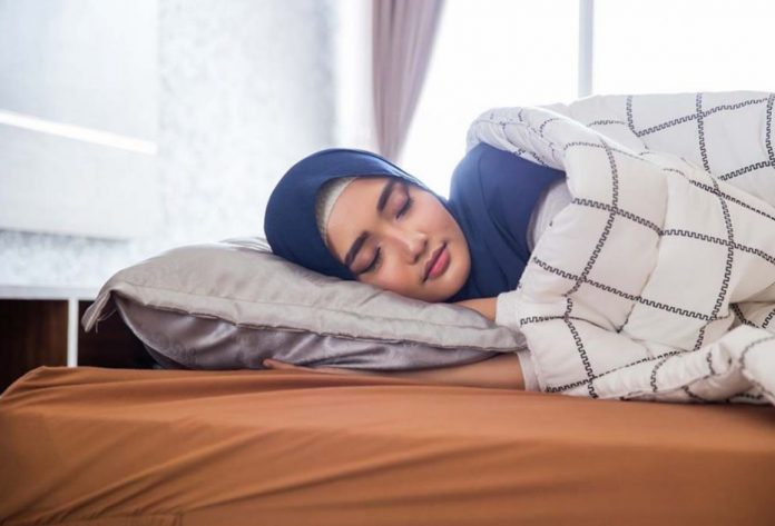 Kurang Tidur Sebabkan Tidak Sehat dan Ini Tidur Menurut Islam