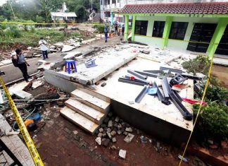 Tembok MTsN 19 Jakarta Runtuh Tewaskan 3 Siswa MTsN 19 Jakarta