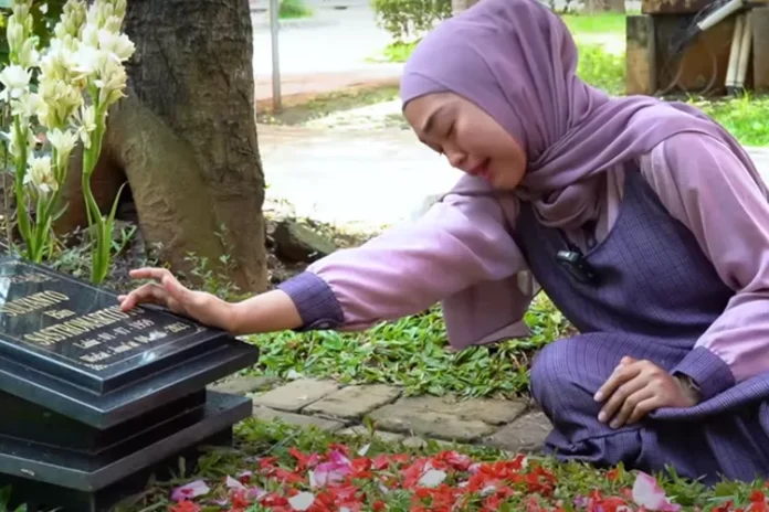 Mayit Disiksa karena Tangisan Keluarganya