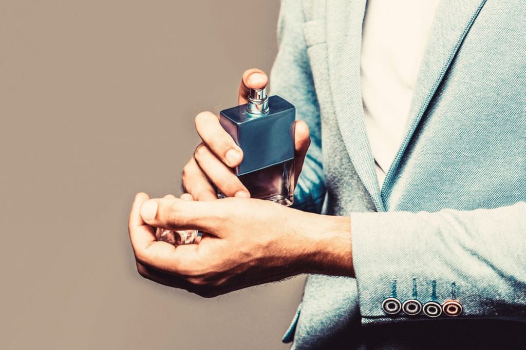 Memakai Parfum Bagi Perempuan 1