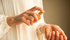 Memakai Parfum Bagi Perempuan 2