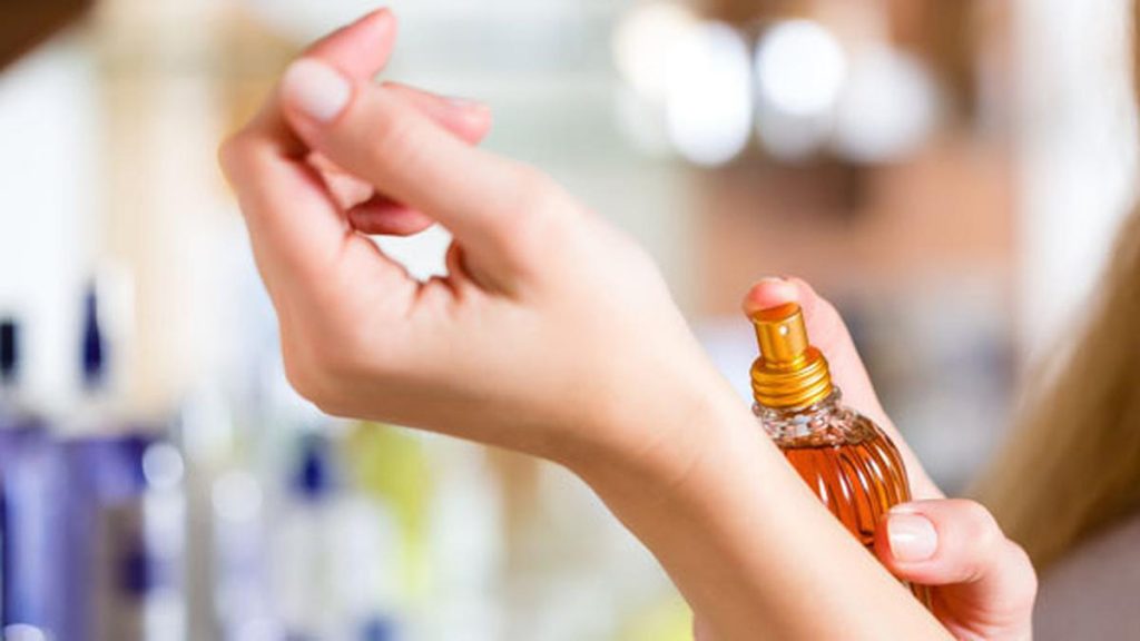 Memakai Parfum Bagi Perempuan 3