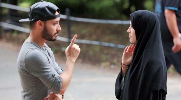 adab berbicara dalam Al-Qur’an