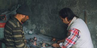 Memperlakukan tetangga sesuai Islam