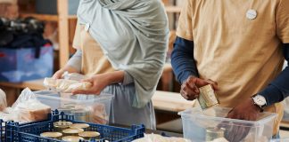 Memudahkan urusan orang lain