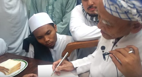 Memuliakan Ilmu dan Ulama