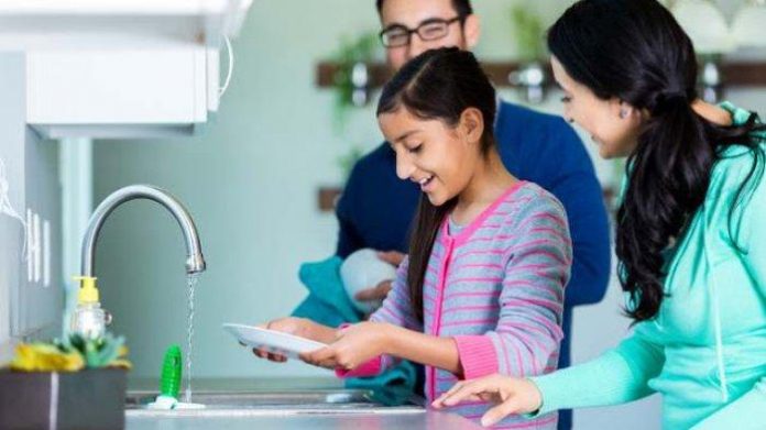 Mendidik Anak Tanpa Memanjakan