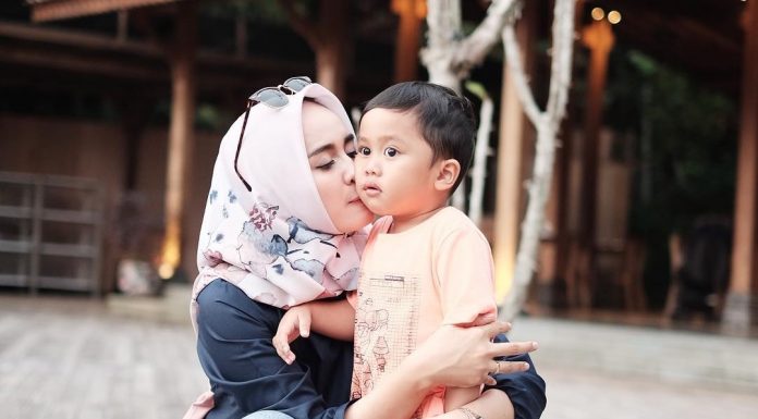 Mengajari Anak Untuk Berbakti Kepada Orang Tua Itu Penting