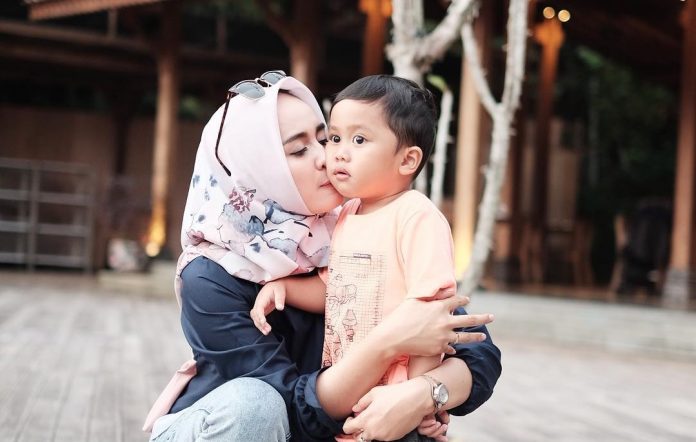 Mengajari Anak Untuk Berbakti Kepada Orang Tua Itu Penting