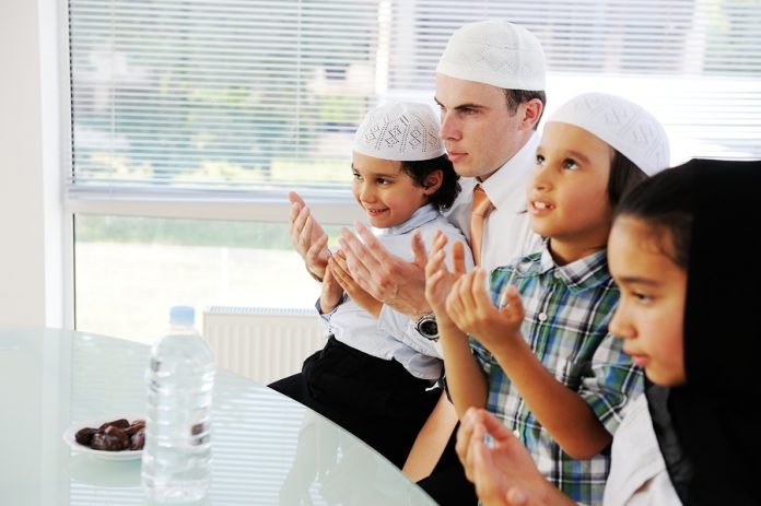 Tips Sayang Anak: Mengajari Anak Berpuasa Ramadhan
