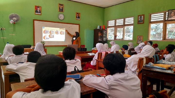 mengapa kita harus hormat dan patuh kepada guru