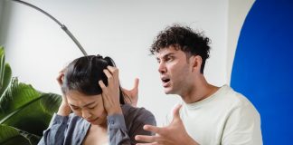 Mengatakan Kebenaran Walau Pahit, Haruskah? Mengatakan Kebenaran Walau Pahit Walau Sakit