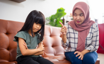 Mengatasi Anak Suka Membantah Menurut Islam Mengatasi Anak Suka Membantah Orang Tua