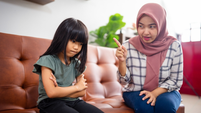 Mengatasi Anak Suka Membantah Orang Tua