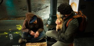 Menghindari riya saat menolong orang