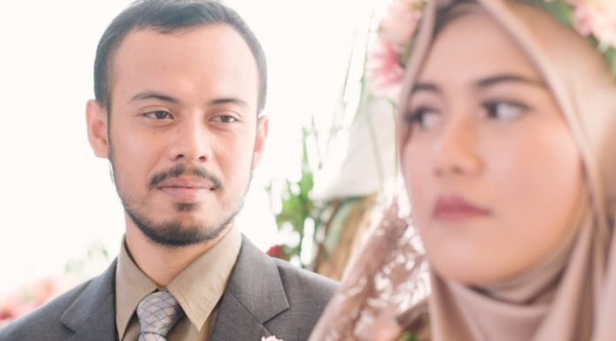 Menikah tapi mencintai orang lain bagaimana hukumnya
