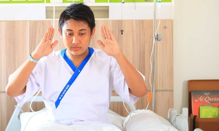 Menjaga-Shalat-dalam-Segala-Kondisi-Shalat-Saat-Sakit Menjaga-Shalat-dalam-Segala-Kondisi-Shalat-Saat-Sakit