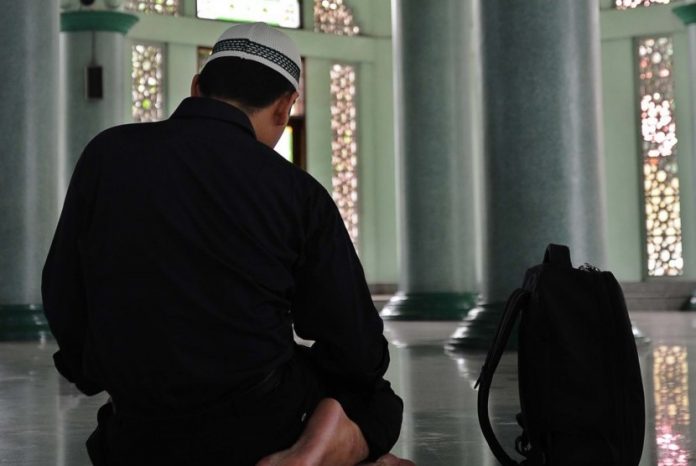 Menunda-Shalat-Karena-Pekerjaan-Gak-Bahaya-Tah