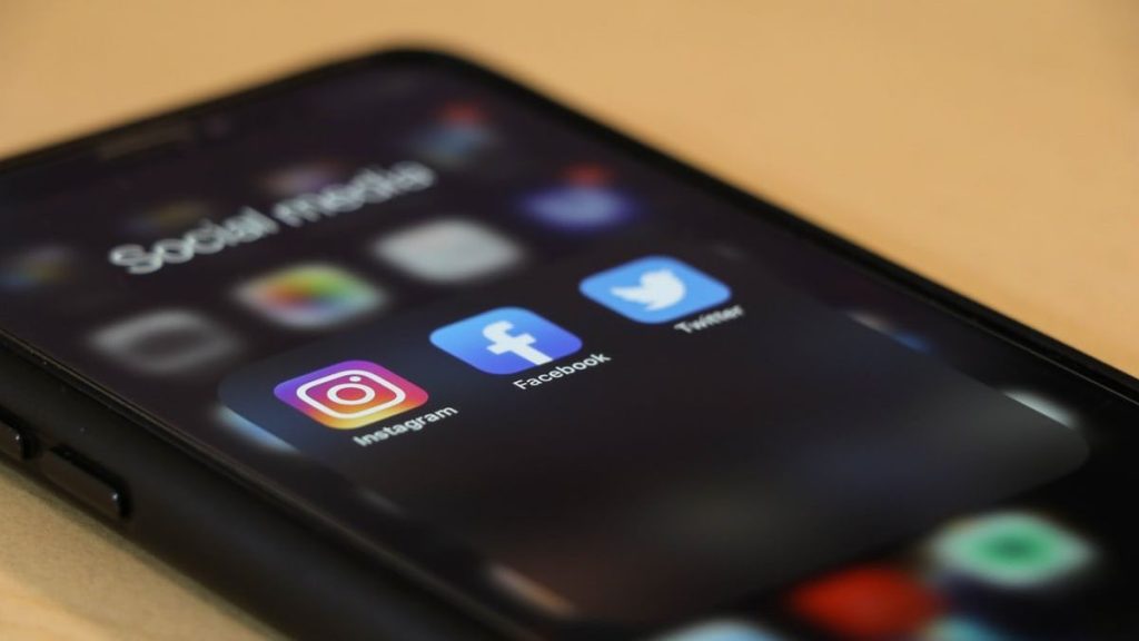 Menyebarkan Video Syur dan Kerugian Bagi Pelakunya Menurut Islam
