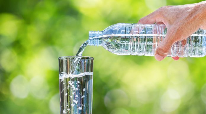 Minum Air Putih Ternyata Banyak Manfaatnya dan Begini Menurut Islam