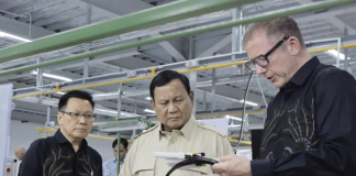 Nat Rothschild Resmikan Pabrik Kabel