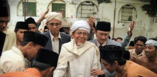 Ngalap Berkah ke Kyai