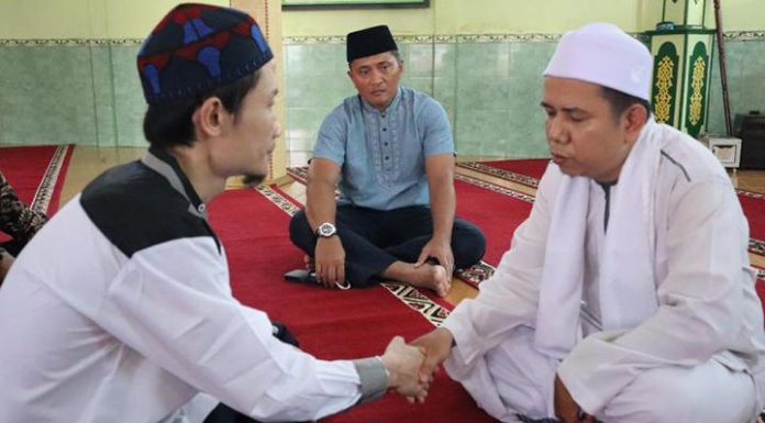 Orang-Bisu-Masuk-Islam-Bagaimana-Syahadatnya