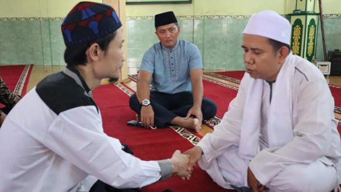 Orang-Bisu-Masuk-Islam-Bagaimana-Syahadatnya