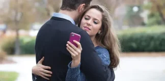 Pamer Foto Istri di Sosmed Bagaimana Hukumnya