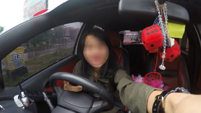 Pamer-di-Dunia-Maya-2