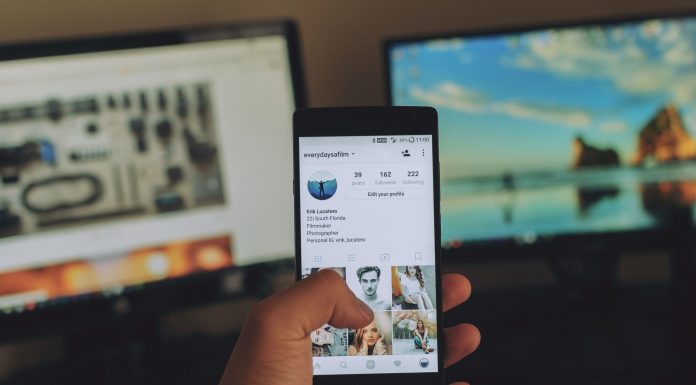 Pamerkan Kotak Iphone 12 dan Ini Bahaya Suka Pamer Menurut Islam