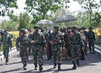 Pasukan Marinir Tertibkan Demonstran