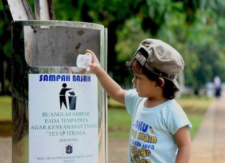 Pemobil Buang Sampah Sembarangan dan Ini Larangannya Dalam Islam