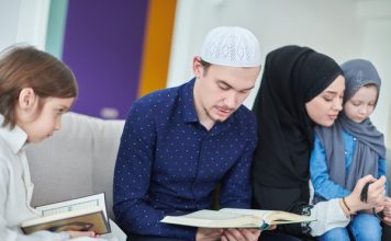 Peran Ayah dalam Keluarga Menurut Pandangan Islam Peran Ayah dalam Keluarga