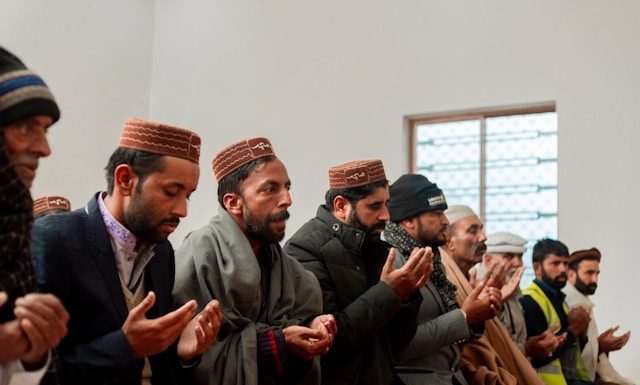 Perbandingan Keadilan Hukum Manusia dan Hukum Allah dalam Pandangan Islam Perbandingan keadilan hukum manusia dan hukum Allah