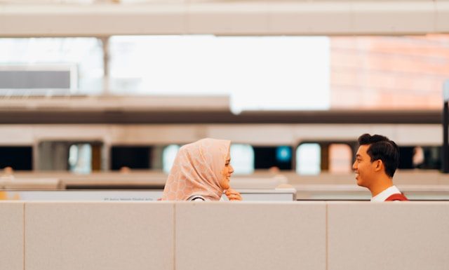 Perbedaan Khitbah dan Taaruf dalam Islam beserta Pengertiannya Perbedaan khitbah dan taaruf