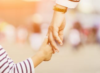 Perseturuan Krisdayanti dan Anak dan Hubungan Anak Dengan Orang Tua Menurut Islam