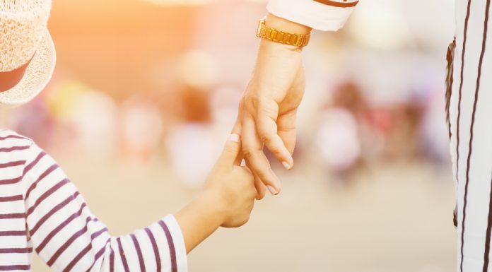 Perseturuan Krisdayanti dan Anak dan Hubungan Anak Dengan Orang Tua Menurut Islam