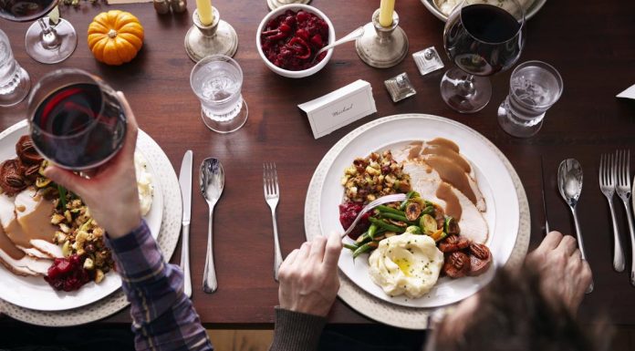Polisi Traktir Ojol dan Begini Hukumnya Dalam Islam