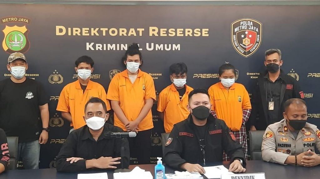 Pria Dibacok Orang 1