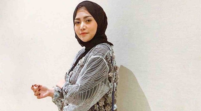 Rachel Vennya Unggah Foto Tanpa Hijab, Tahukah? Ini Kerugian Muslimah Yang Lepas Hijab Rachel Vennya Unggah Foto Tanpa Hijab