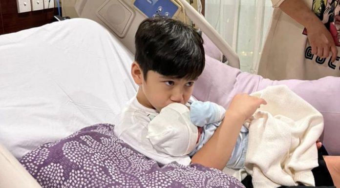 Rafhatar Sempat Cemburui Sang Adik, Bagaimana Agar Anak Tidak Saling Cemburu Menurut Islam? Rafhatar Sempat Cemburui Sang Adik 1